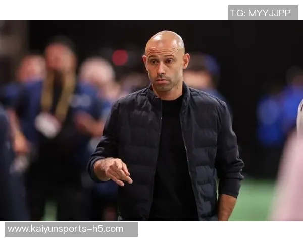 季后赛即将开启贝克汉姆现身迈阿密训练场与马斯切拉诺热烈交流